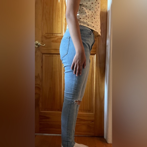 Skinny high rise ripped jeans - Picture 2 of 3